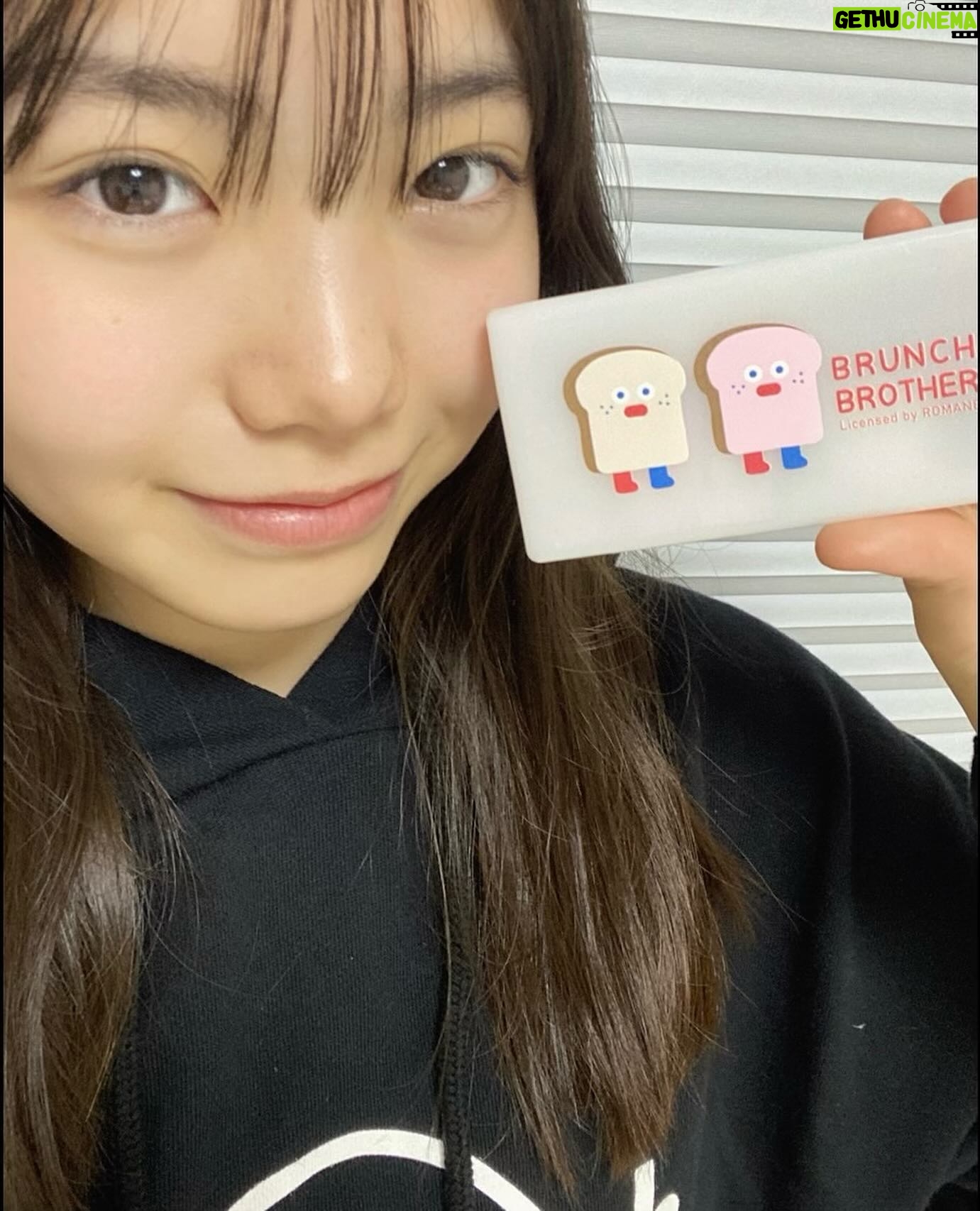 Kurumi Inagaki Instagram - . 本日、「ニコラ」6月号の発売日です🫧 . . 今号から第28回ニコラモデルオーディションの募集も開始されました✨ . 他にも盛りだくさんのキラキラが詰まっています! . 付録は「BRUNCH BROTHER 」とのコラボ 10色アイパレット✨です。 . . ぜひゲットしてください🫧 . #ニコラ #nicola #ニコラ6月号 #ニコモ #ニコラモデル #brunchbrother #ブランチブラザー #10色アイパレット #アイシャドウ #稲垣来泉