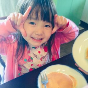 Kurumi Inagaki Instagram - .
1月5日
13歳になりました。
.
.
毎年お祝いのメッセージやコメントを
くださり、本当にありがとうございます
.
.
応援してくださる皆様に
恩返しができるように
今年は自分自身を信じる事ができるようになり
何事にも自信を持てる
13歳になるのが目標です。
.
.
#お誕生日
#13歳
#1月5日生まれ
#稲垣来泉
.
.
.
3枚目は3歳の時です。
このポーズがお気に入りだったみたいです。