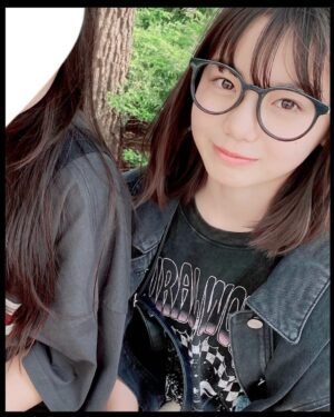 Kurumi Inagaki Instagram - .
とても久しぶりの投稿になってしまいました。
.
中学校の生活にも
少し慣れてきました☺︎！
.
.
部活にも入って
とっても早起きになりました😊
初めての運動会も迫力があって楽しくて
初めての期末テストも終わりましたっ！
勉強も頑張っています！
.
いつも応援ありがとうございます💕
あまり投稿ができていなくて
申し訳ないです。
私は、ずっと笑ってとーっても元気です🤭
.
.
写真をあまり撮っていなくて
この写真は
父の日に家族でお出かけした時のです。
.
.
.
とても暑いので
水分補給をしっかりして
頑張っていきます。
.
.
くるみ🦖
.
#研音
#稲垣来泉
#運動会は緑チーム