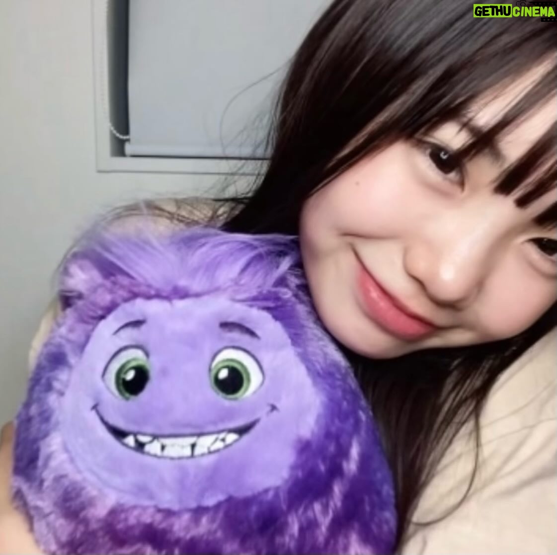 Kurumi Inagaki Instagram - . 昨日の舞台挨拶で ケイリーさんから頂いたブルー💜 . とってもかわいいっ💜 . . . @Paramount_Japan #6月14日公開 #ブルーきみは大丈夫 #ブルきみ #ケイリーフレミング #稲垣来泉