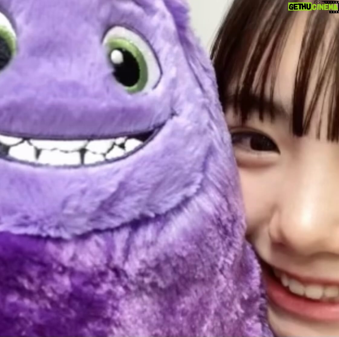 Kurumi Inagaki Instagram - . 昨日の舞台挨拶で ケイリーさんから頂いたブルー💜 . とってもかわいいっ💜 . . . @Paramount_Japan #6月14日公開 #ブルーきみは大丈夫 #ブルきみ #ケイリーフレミング #稲垣来泉