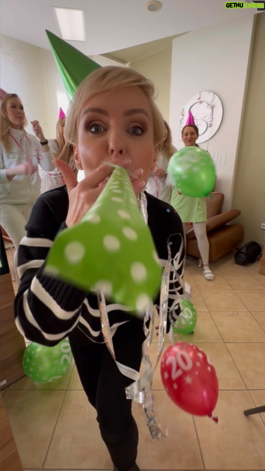 Kveta Horváthová - 3 Likes - Tento rok klinika Mediskin oslavuje 20. výročie 🎉
Pri tejto príležitosti hľadá The Face - Novú tvár kliniky, ktorou sa môžete stať aj vy!
A potom si budete užívať niekoľkomesačné ošetrenia a skrášľujúce procedúry, navrhnuté vám na mieru!
Viac informácií, pravidlá súťaže a formulár nájdete na www.mediskin.sk
Veľa šťastia 🍀
#mediskin #novatvar @mediskin_sk