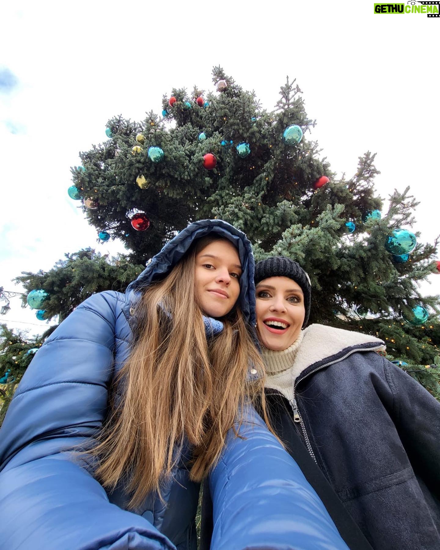 Kveta Horváthová - 3 Likes - V rámci nášho výletu do centra sme sa boli pozrieť aj na vianočných trhoch 🎄
Musíme sa sem ešte vrátiť niekedy večer, aby sme si poriadne užili aj svetielkujúcu predvianočnú atmosféru 💫
#vianocnetrhy #bratislava #vianocnaatmosfera #vianocesablizia