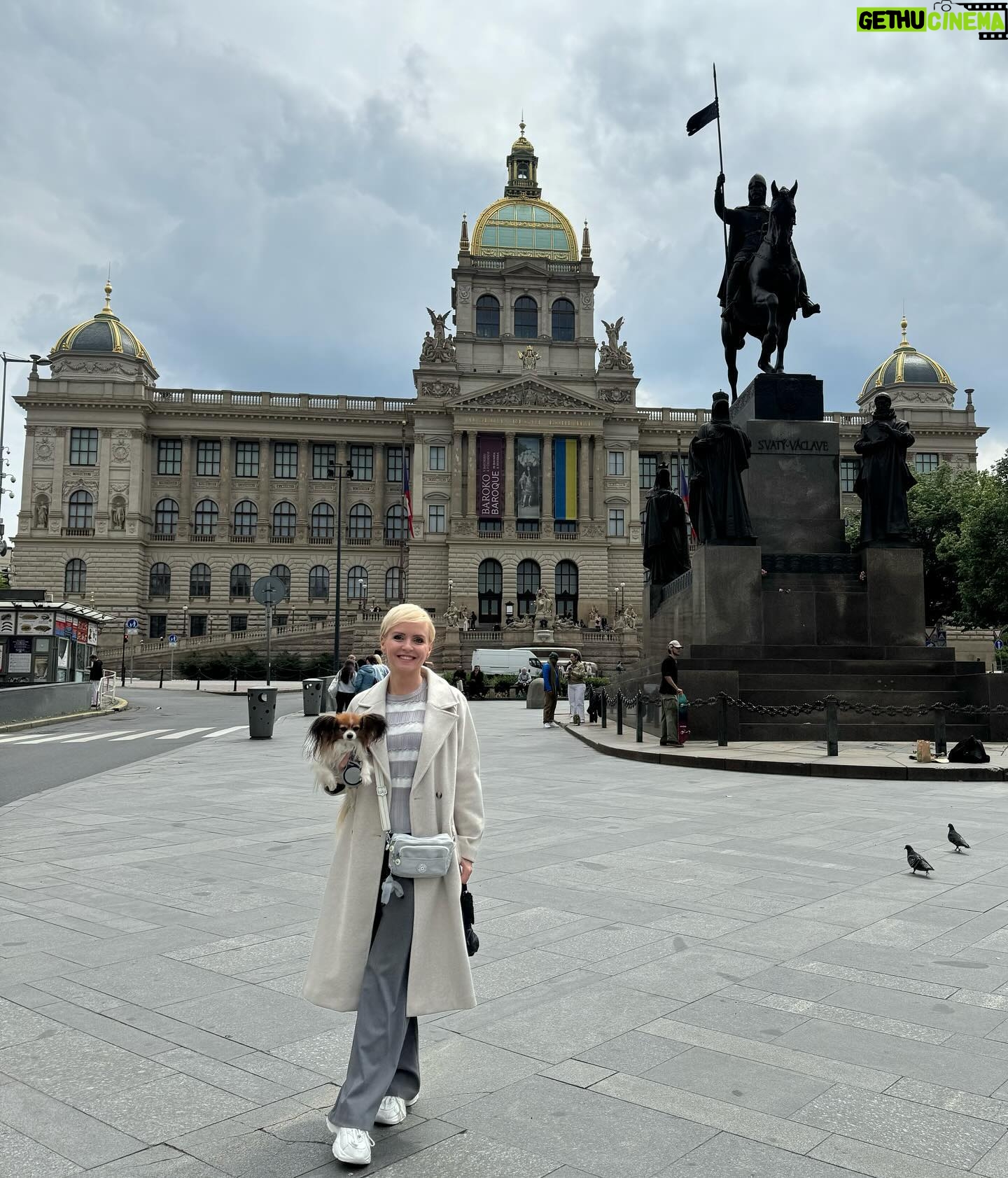 Kveta Horváthová - 3 Likes - Pár dní v Prahe… Aj s malou cestovateľkou Fany 🐶, ktorá bola opäť hviezdou pre domácich i turistov 😄
#vylet #praha #vprazejeblaze #pamiatky #zazitky #oddych