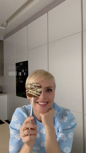 Kveta Horváthová Instagram - Maškrta nielen na Mikuláša 😉
Navyše jednoduchá a veľmi rýchlo pripravená… Aj rýchlo zjedená 😅

#jednoduchyrecept #maskrta #sladkost