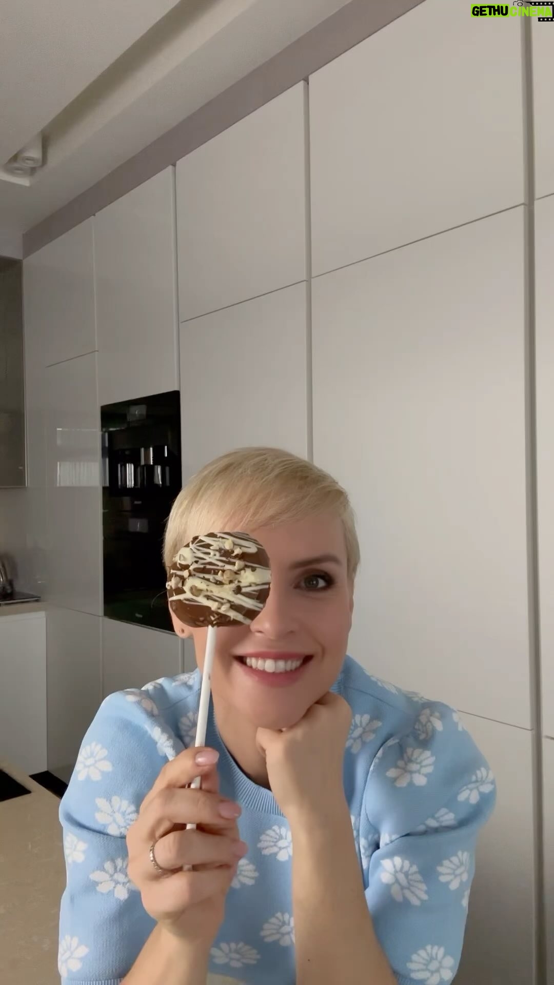 Kveta Horváthová - 3 Likes - Maškrta nielen na Mikuláša 😉
Navyše jednoduchá a veľmi rýchlo pripravená… Aj rýchlo zjedená 😅
#jednoduchyrecept #maskrta #sladkost