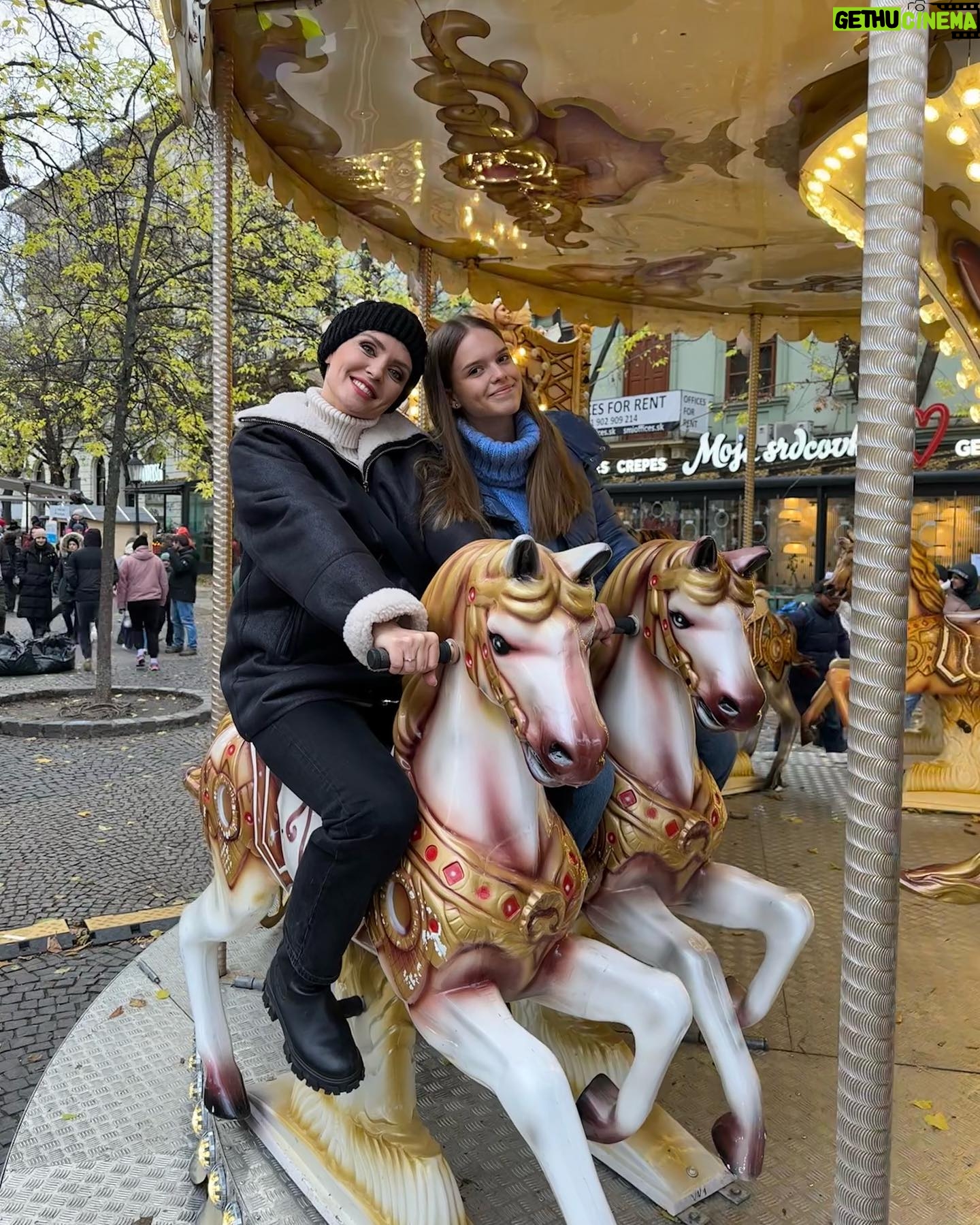 Kveta Horváthová - 3 Likes - V rámci nášho výletu do centra sme sa boli pozrieť aj na vianočných trhoch 🎄
Musíme sa sem ešte vrátiť niekedy večer, aby sme si poriadne užili aj svetielkujúcu predvianočnú atmosféru 💫
#vianocnetrhy #bratislava #vianocnaatmosfera #vianocesablizia