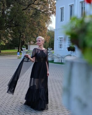 Kveta Horváthová Instagram - Srdečne vás všetkých pozdravujem 🤗 
Od dnešného dňa až do 20.decembra môžete využiť pri nákupe akéhokoľvek oblečenia (okrem zľavneného) na e-shope @df_officialpg zľavový kód kvetka15 na 15%zľavu 💫

#oblecenie #moda #zlava