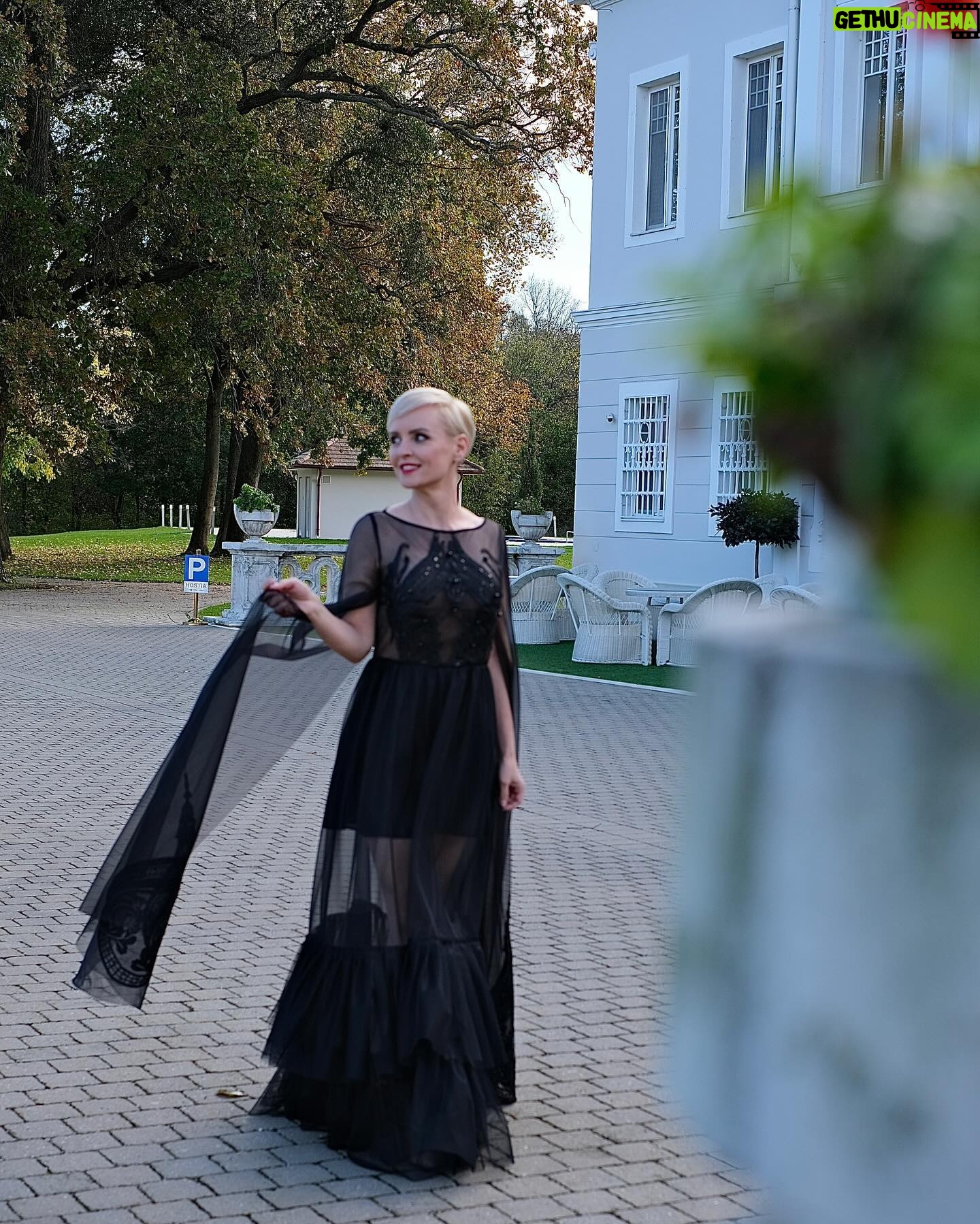 Kveta Horváthová - 3 Likes - Srdečne vás všetkých pozdravujem 🤗
Od dnešného dňa až do 20.decembra môžete využiť pri nákupe akéhokoľvek oblečenia (okrem zľavneného) na e-shope @df_officialpg zľavový kód kvetka15 na 15%zľavu 💫
#oblecenie #moda #zlava