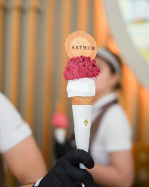 Kveta Horváthová Instagram - Víkend, oddych a zmrzka 😉

#vikend #vmeste #zmrzlina @arthurgelato #pohoda #oddych #vcentre #bratislava