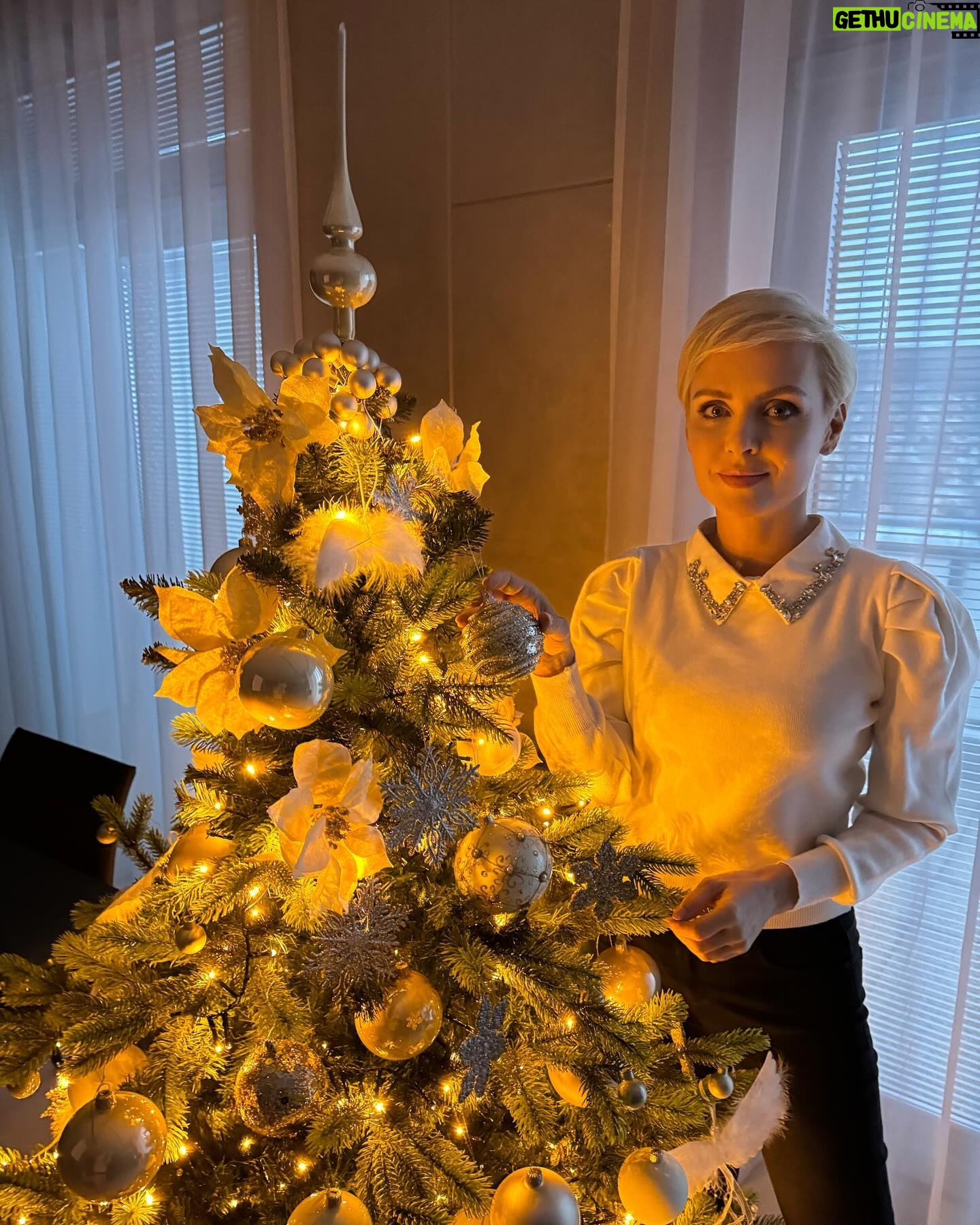 Kveta Horváthová - 3 Likes - Prajem Vám krásne Vianoce 🎄🤗
#vianoce