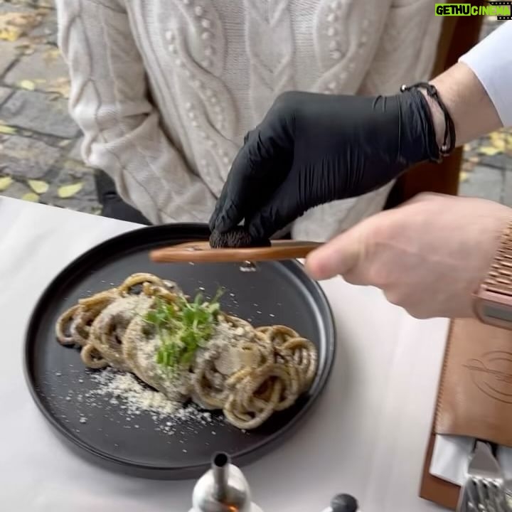 Kveta Horváthová - 3 Likes - Po dlhšom čase sme sa vybrali do mesta 😉 Nedeľný obed v @lapiazza_bratislava bol kulinársky zážitok👌🏻
Čerstvé domáce cestoviny s čiernou hľuzovkou, tiramisu, či panna cotta, lahodné vínko, kávička,…
Mňaaaam 😜
#vikend #obed #zazitok #talianskakuchyna #skvelejedlo #chutnejedlo #vcentre #vmeste #bratislava