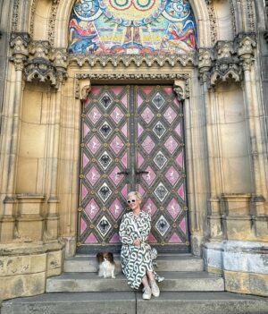 Kveta Horváthová Instagram - Pár dní v Prahe… Aj s malou cestovateľkou Fany 🐶, ktorá bola opäť hviezdou pre domácich i turistov 😄

#vylet #praha #vprazejeblaze #pamiatky #zazitky #oddych