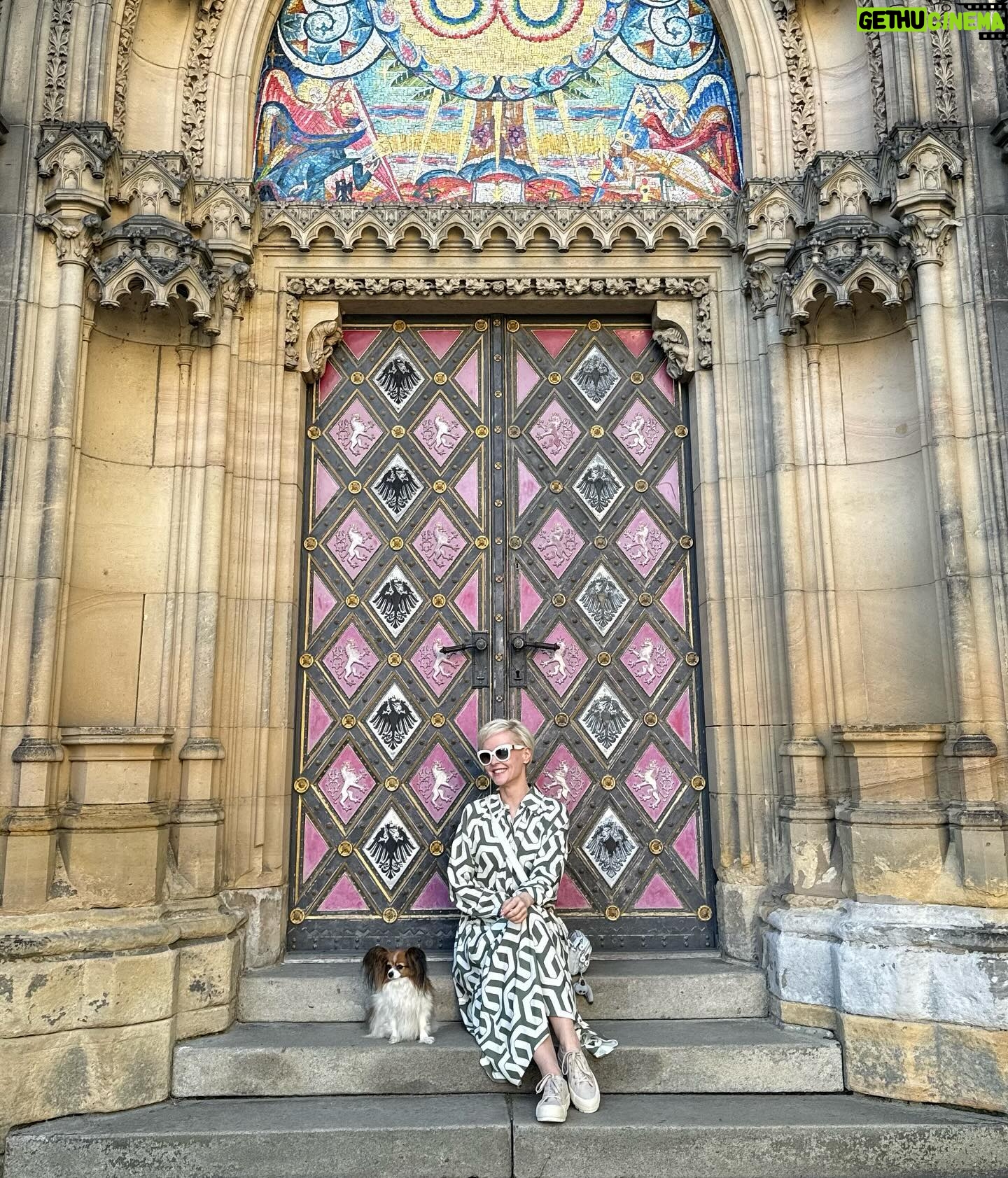 Kveta Horváthová - 3 Likes - Pár dní v Prahe… Aj s malou cestovateľkou Fany 🐶, ktorá bola opäť hviezdou pre domácich i turistov 😄
#vylet #praha #vprazejeblaze #pamiatky #zazitky #oddych