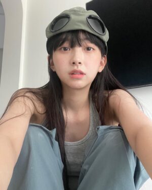 Kwon Ah-reum Instagram - 파리 모기 에프킬라 칙칙