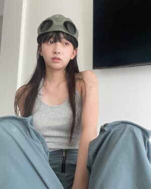 Kwon Ah-reum Instagram - 파리 모기 에프킬라 칙칙