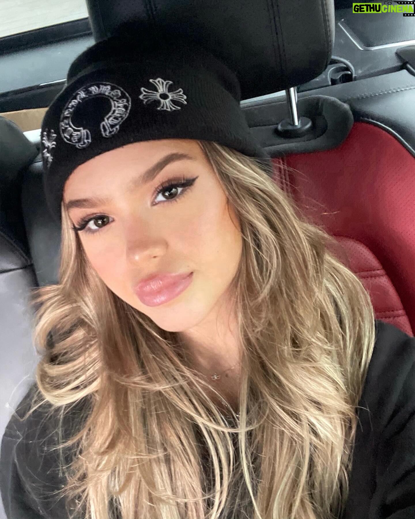Kyla Kenedy Instagram - getting left in the car🤝mini photoshoot