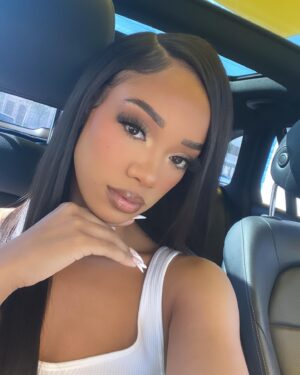 Kylie Jefferson Instagram - I honestly don't like taking pictures & 9/10 I don't wear make up. But, hey, I'm just a girl 🤷🏽‍♀️