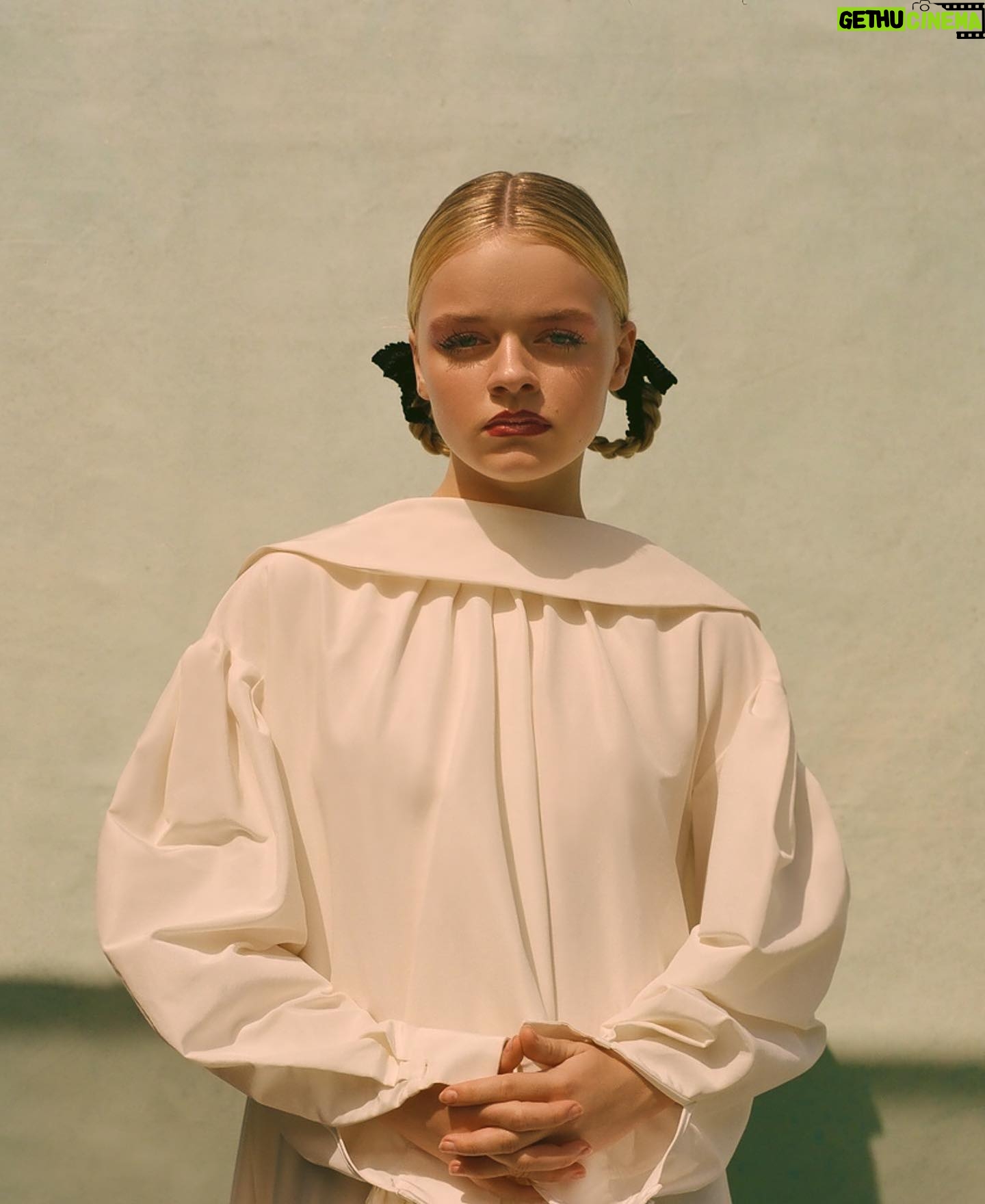 Kylie Rogers - 4.1K Likes - @schonmagazine thank you for the interview talking all things Beau is Afraid and the lovely shoot :)
photography. @shelbygoldstein
fashion. @emilycavari
hair. @hairbyashleyh
make up. @vivianner
set design. @dom.prout
lighting. @timothyrmahoney
interview. @blondetoblame