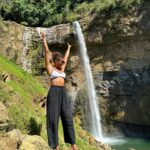 Kylie Bunbury Instagram - Aquarius Sun, Scorpio Moon, Cancer Rising = Your girl thrives in aquatic ecosystems 🤓