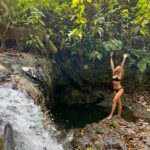 Kylie Bunbury Instagram - I feel a deep reverence for this land, it’s pace, it’s people, what it does for my spirit. Every moment is medicine. Pura Vida 💚✨🦥🌿🦋🌈🐒🌸🤲🏽