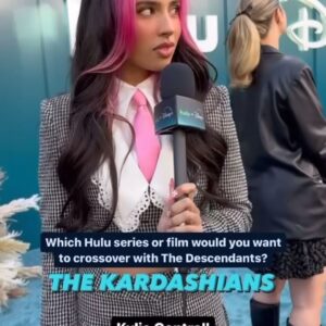 Kylie Cantrall Instagram - Guys i think i got one step closer to making Descendants x The Kardashians happen🤭🤭🤭 

Thank you for having me @disneyplus @hulu 💫💕 

Glam: @melissa.hurkman @laurarugetti 

Styled by: @pariyaluv