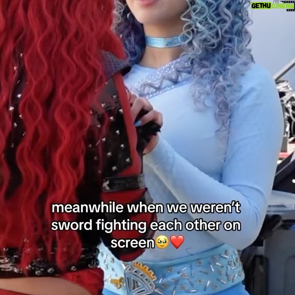 Kylie Cantrall Instagram - @maliabakermsb the queen of hearts could never make me hate you🥹🥹😂 #disneydescendants #theriseofred