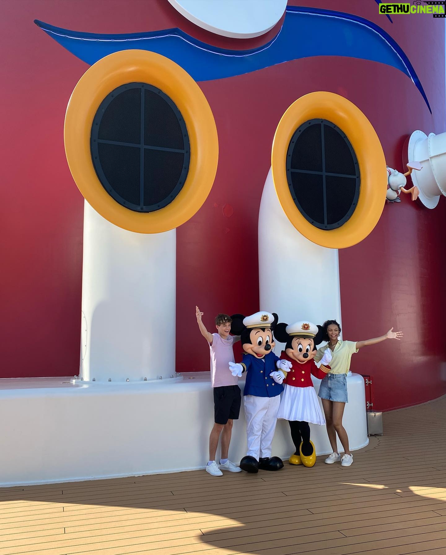 Kyliegh Curran - 12.5K Likes - This trip with @disneycruiseline was absolutely breathtaking!! I had so much fun on #pixardayatsea with my family and friends ❤️❤️ Thank you so much @disneychannel and @disneyplus for inviting me!
(if you saw me repost this no you didn’t)
