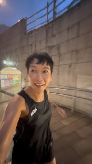 Kym Ng Instagram - #Saturdaymorning 🏃🏼‍♀️‍➡️🌧️⛈️#runintotherain #runningintherain
#跑着跑着 #雨来了#好快乐 💕
#keepingmoving #keepgoing