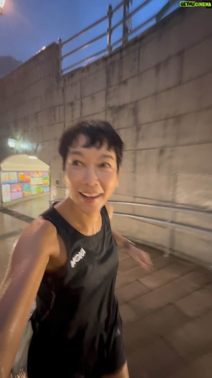 Kym Ng - 2.1K Likes - #Saturdaymorning 🏃🏼♀️➡️🌧️⛈️#runintotherain #runningintherain
#跑着跑着 #雨来了#好快乐 💕
#keepingmoving #keepgoing