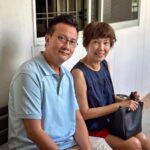 Kym Ng Instagram – #天公疼憨人 – 我的首部  #方言剧 – 拍了将近3个月，我 收工啦 💕 
虽然这已是第三次与 @chenhanwei1969 在同一部剧，但其实这次，才是真正的合作❣️原来这位#视帝 好会照顾人💗 除了对工作认真、投入，还常常想出各种点子，让自己 和对手的角色 更生动，完全不自私❤️❤️❤️ 
@yvonnelim928 也时不时在剧组挥洒#母爱 – 永远不忘带东西给大家吃，请吃饭，要不就亲自下厨 ❤️❤️❤️
很庆幸有这么棒又温暖的团队：从监制, 到导演, 到助导美眉们, 到摄制组; 和众演员们, 感谢大家都这么用心，卖力 💪🏻💪🏻💪🏻
Gonna miss all of you so much ❤️❤️❤️