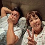 Kym Ng Instagram – #天公疼憨人 – 我的首部  #方言剧 – 拍了将近3个月，我 收工啦 💕 
虽然这已是第三次与 @chenhanwei1969 在同一部剧，但其实这次，才是真正的合作❣️原来这位#视帝 好会照顾人💗 除了对工作认真、投入，还常常想出各种点子，让自己 和对手的角色 更生动，完全不自私❤️❤️❤️ 
@yvonnelim928 也时不时在剧组挥洒#母爱 – 永远不忘带东西给大家吃，请吃饭，要不就亲自下厨 ❤️❤️❤️
很庆幸有这么棒又温暖的团队：从监制, 到导演, 到助导美眉们, 到摄制组; 和众演员们, 感谢大家都这么用心，卖力 💪🏻💪🏻💪🏻
Gonna miss all of you so much ❤️❤️❤️