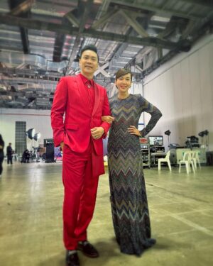 Kym Ng Instagram - #StarAwards2023 🎊 Congratulations to all the deserving winners 🥳🥳🥳🥳🥳
..and my heartfelt appreciation to :
Stylish: Ivan Goh
Outfit: @missoni 
Jewellery: @thecanarydiamond 
Hair : #PassionHairSalon @ryan_yap 
Thank you too, @kymngforever and friends for coming to show your support and love 💗 @leonweiqiang @s_leeyan @hungshuk 
#红星大奖2023