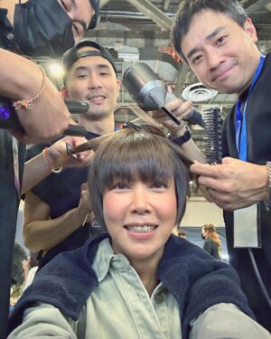 Kym Ng Instagram - #StarAwards2023 🎊 Congratulations to all the deserving winners 🥳🥳🥳🥳🥳
..and my heartfelt appreciation to :
Stylish: Ivan Goh
Outfit: @missoni 
Jewellery: @thecanarydiamond 
Hair : #PassionHairSalon @ryan_yap 
Thank you too, @kymngforever and friends for coming to show your support and love 💗 @leonweiqiang @s_leeyan @hungshuk 
#红星大奖2023