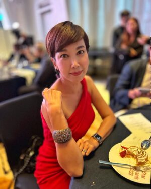 Kym Ng Instagram - at the Star Awards 2023 Gala Dinner 🎊 Bravo to all the nominated programs, and congratulations to all the winners 🥳🥳🥳🥳🥳🥳🥳
Hair by #PassionHairSalon @ryan_yap , and thank you @gandavid_davidgan for the gorgeous #davidganjewellery 💕
#sweetdreams
