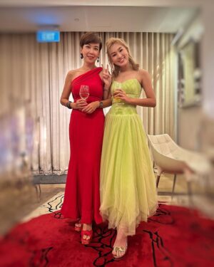Kym Ng Instagram - at the Star Awards 2023 Gala Dinner 🎊 Bravo to all the nominated programs, and congratulations to all the winners 🥳🥳🥳🥳🥳🥳🥳
Hair by #PassionHairSalon @ryan_yap , and thank you @gandavid_davidgan for the gorgeous #davidganjewellery 💕
#sweetdreams