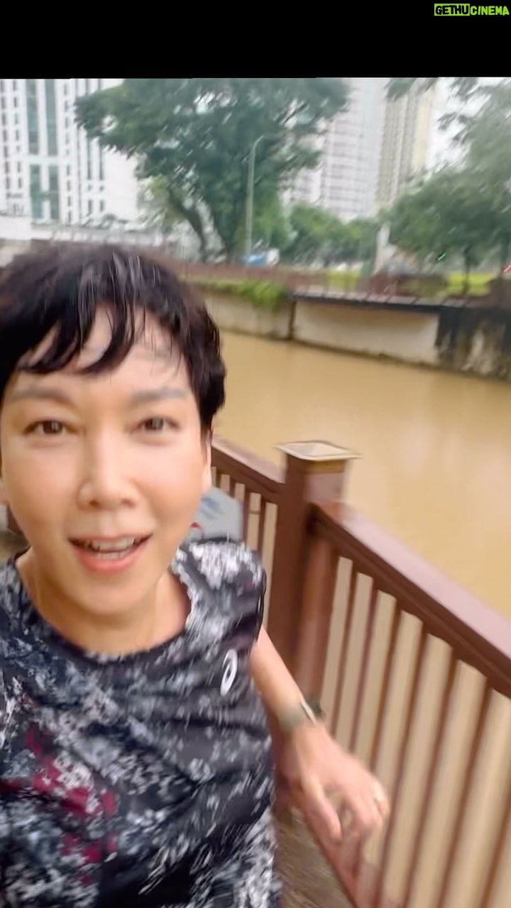 Kym Ng - 1.7K Likes - it’s been #raining since morning.. for a while I thought it stopped, so I ran out #running .. but then the rain came running after me 😝
#persistentRain 🌧️ #persistentme 🏃♀️ 🤪
#keepgoing