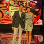 Kym Ng Instagram - Tune in to #TheShengSiongShow at 9pm ~ we might be calling you ! #百倍百倍 😜 #缤纷万千在昇菘