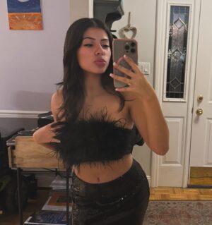 Kyndra Sanchez Instagram - Happy New Year♥️💋✨