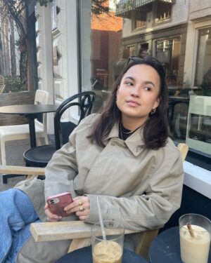 Kyra Isako Smith Instagram - @caiacosmetics 4 the glow⭐️🪞🪞🎐 definitely check out #caiacosmetics this week for black friday!! #wearecaia