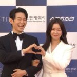 Kyung Soo-jin Instagram – 청룡시리즈어워즈 다녀왔어요!
형사록으로 여우조연상에 노미네이트 된것만으로도 행복했구요.
멋진 배우분들과 함께 앉아 있는 것 만으로도 영광이였습니다.
우리 형사록 배우들 감독님 스탭분들 너무 감사하고 사랑합니다!!!
(학주야행복해보인다?🤣)