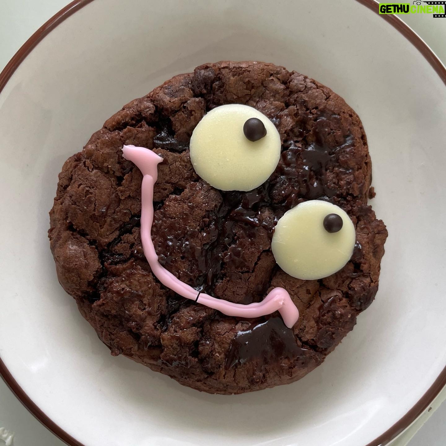 Kyung Soo-jin Instagram - 어린이 날은 끝났지만, 어린이 이고 싶고요 그렇고요💕 #벌스데이베이글#여수핫플#나도왓다리