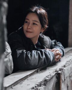 Kyung Soo-jin Instagram - 안녕하세요. 경수진입니다! 드디어 형사록 시즌 2도 마무리 되었네요. 그동안 시청해주셔서 너무 감사드립니다! 사랑합니다❤️ 안녕!! 이성아!! 너 솔직히 너무 멋있었다✨👍🏻