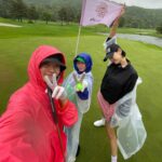 Kyung Soo-jin Instagram - ⛳️ 이보다 재밌을 순 없었다..비오는날 다시 모여 ㅋㅋㅋ @thegreencup.official @hyoni_kang @seulkie_park #이맴버리맴버