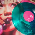 LANA Instagram - レコードゲットしたかな！？