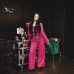 LANA Instagram - “Already 20 live” Thank you 🥹🩷 この日までに沢山のことがあり深く傷つき乗り越えられないと思いました。 信用できる人は誰なのか誰に何を話せるんだろう。 この人は私をどう思ってるんだろう。 私の気持ちはちゃんと届いているのか。 そんな気持ちでいっぱいだった。 でもこのライブが終わる時に強く思った事は、 信用できるのは自分だけ。 自分の信じた気持ちを誇りに思おう。感謝しよう。 さらに、強くなっていたよ😢 そして、こんな不器用な私を温かい大きな心で包み込んでくれるチーム。共演者。みなさんのおかげです。 本当に本当にありがとうございました😭🙏🤍 🪽🪽🪽