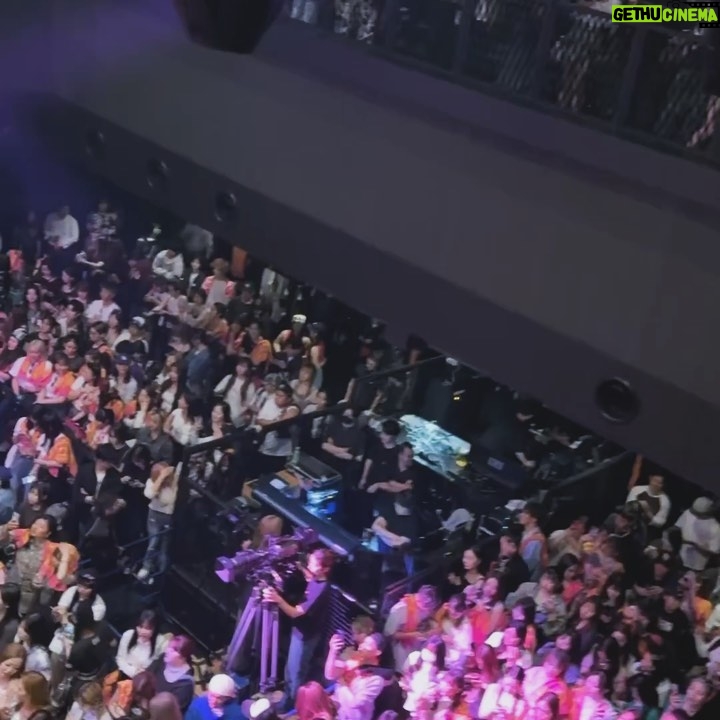 LANA Instagram - “Already 20 live” Thank you 🥹🩷 この日までに沢山のことがあり深く傷つき乗り越えられないと思いました。 信用できる人は誰なのか誰に何を話せるんだろう。 この人は私をどう思ってるんだろう。 私の気持ちはちゃんと届いているのか。 そんな気持ちでいっぱいだった。 でもこのライブが終わる時に強く思った事は、 信用できるのは自分だけ。 自分の信じた気持ちを誇りに思おう。感謝しよう。 さらに、強くなっていたよ😢 そして、こんな不器用な私を温かい大きな心で包み込んでくれるチーム。共演者。みなさんのおかげです。 本当に本当にありがとうございました😭🙏🤍 🪽🪽🪽