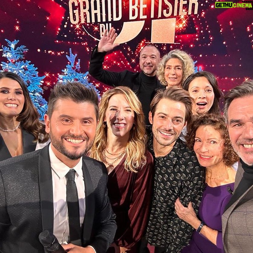 Léa François Instagram - Ce soir, pour ceux qui seront devant leur télé, la team @pblvofficiel passera une tête dans le Grand Bêtisier de @tf1 pour quelques souvenirs mémorables.. 😅 Et en vidéo bonus le bêtisier du bêtisier 😅 « Regarde la caméra Léa et fais coucou »