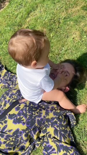 Léa François Instagram - Les gosses commencent à prendre un peu trop le pouvoir… vivement la rentrée! 😅

#mumlife #vacances #humour