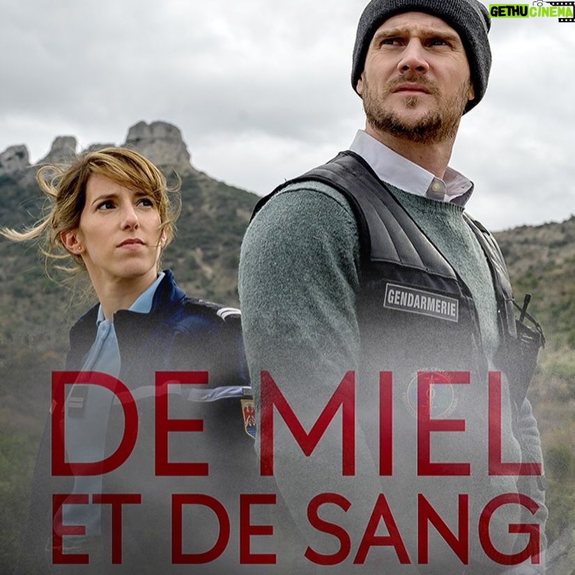 Léa François Instagram - Samedi à 21h10 sur @france3 pour le téléfilm « De miel et de sang » je serai la lieutenante Sara Becker au côté du sympa, du talentueux, du généreux…. 🥁 @nicolasgob_off !!! Réal @lou.jeunet ❤️ Prod @kienproductions ❤️
